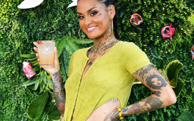 Singer Kehlani Goes Viral For Keeping Cool During A Verbal Confrontation With Influencer At Starbucks